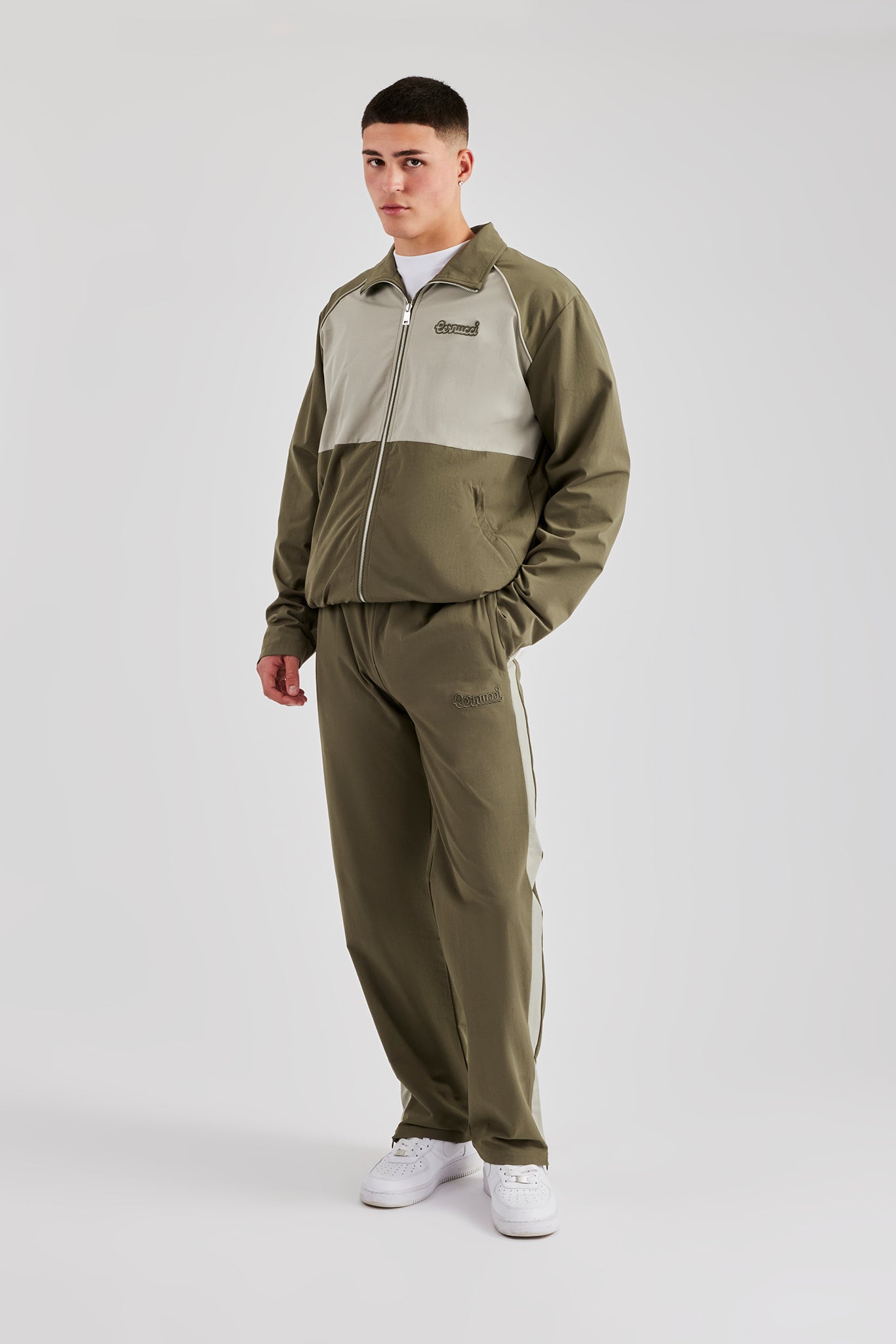 Trainingsjacke und Jogginghose mit Trichterkragen und Nylon-Einsätzen – Khaki
